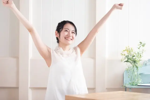 首コリストレッチでスッキリした女性